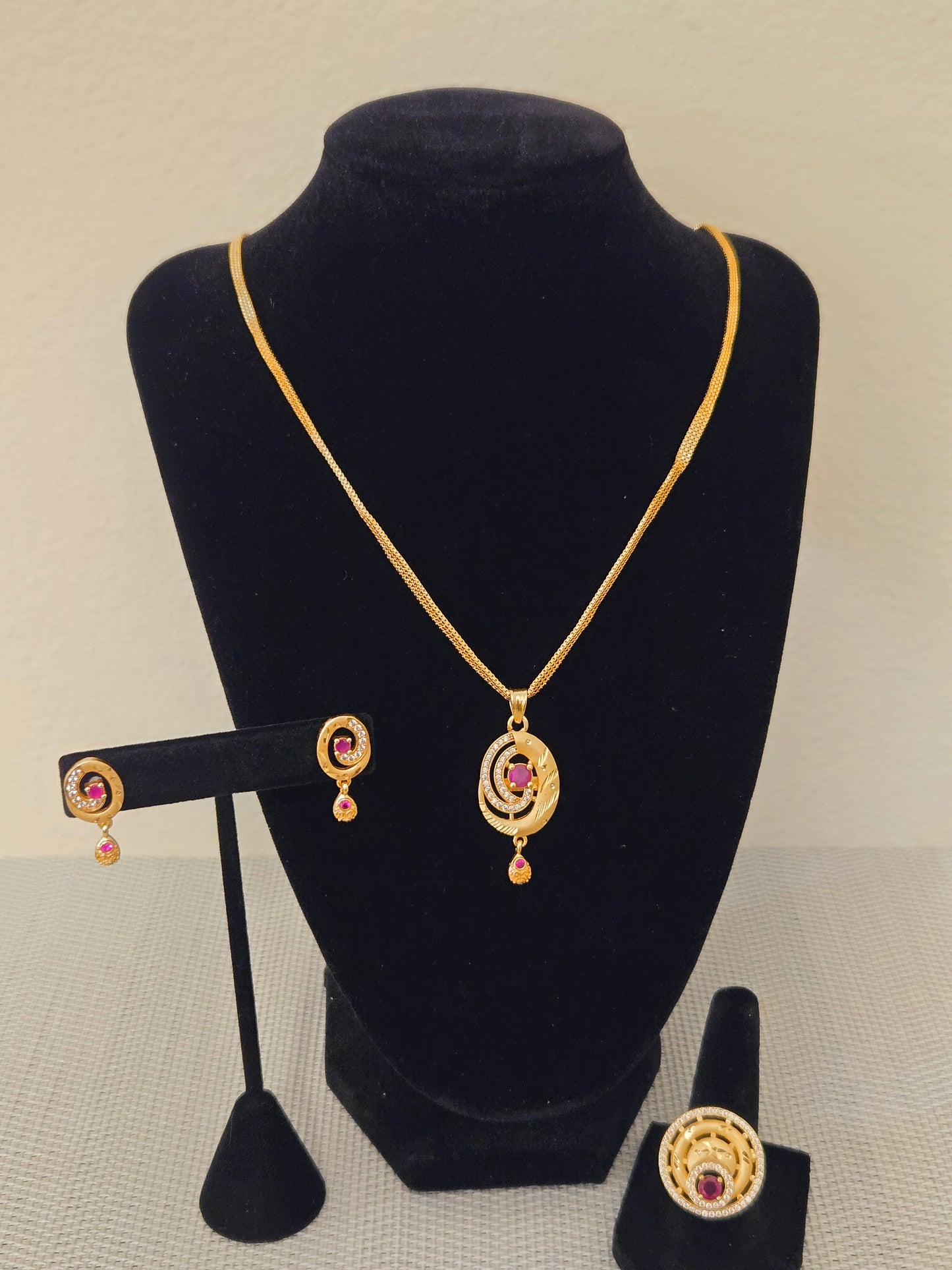 Traditional Gold Finish Jewelry Set