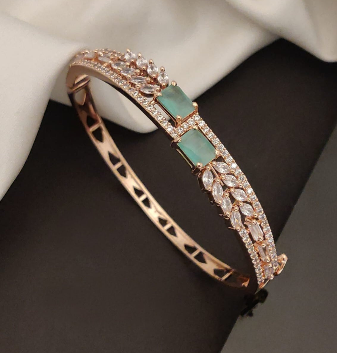 Mint Stone Leaf Crystal Openable Bracelet