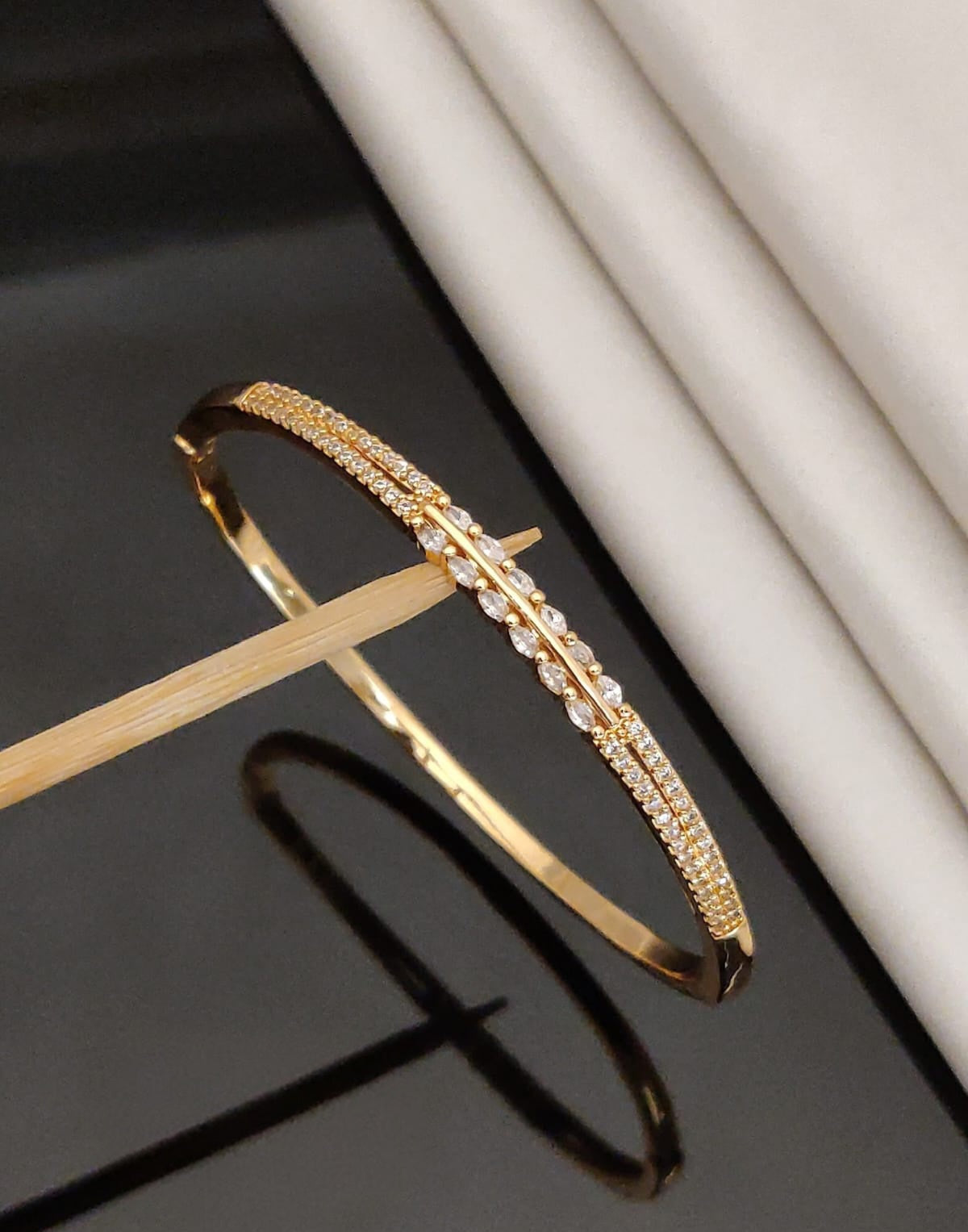 Gold Leaf Crystal Openable Bracelet