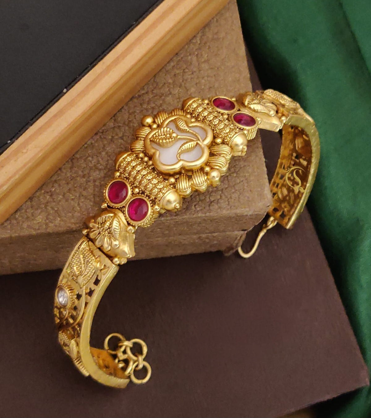 Ruby Temple Motif Openable Bracelet