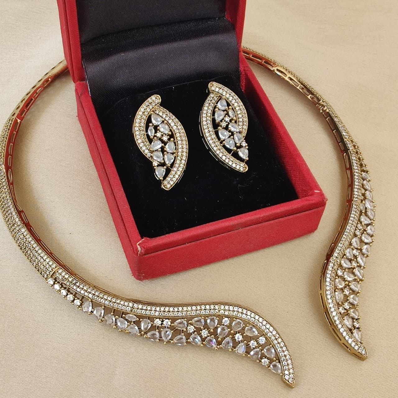Gold Leaf Collar Jewelry Set