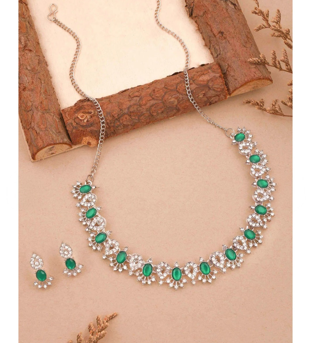 Green Royal Necklace Set in Silver Tone