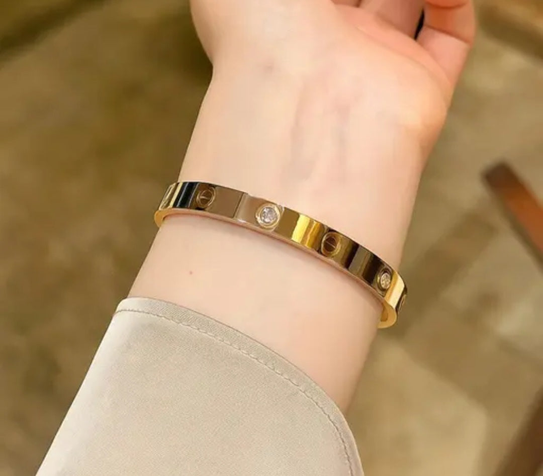 Gold Tone Stainless Steel Openable Bracelet