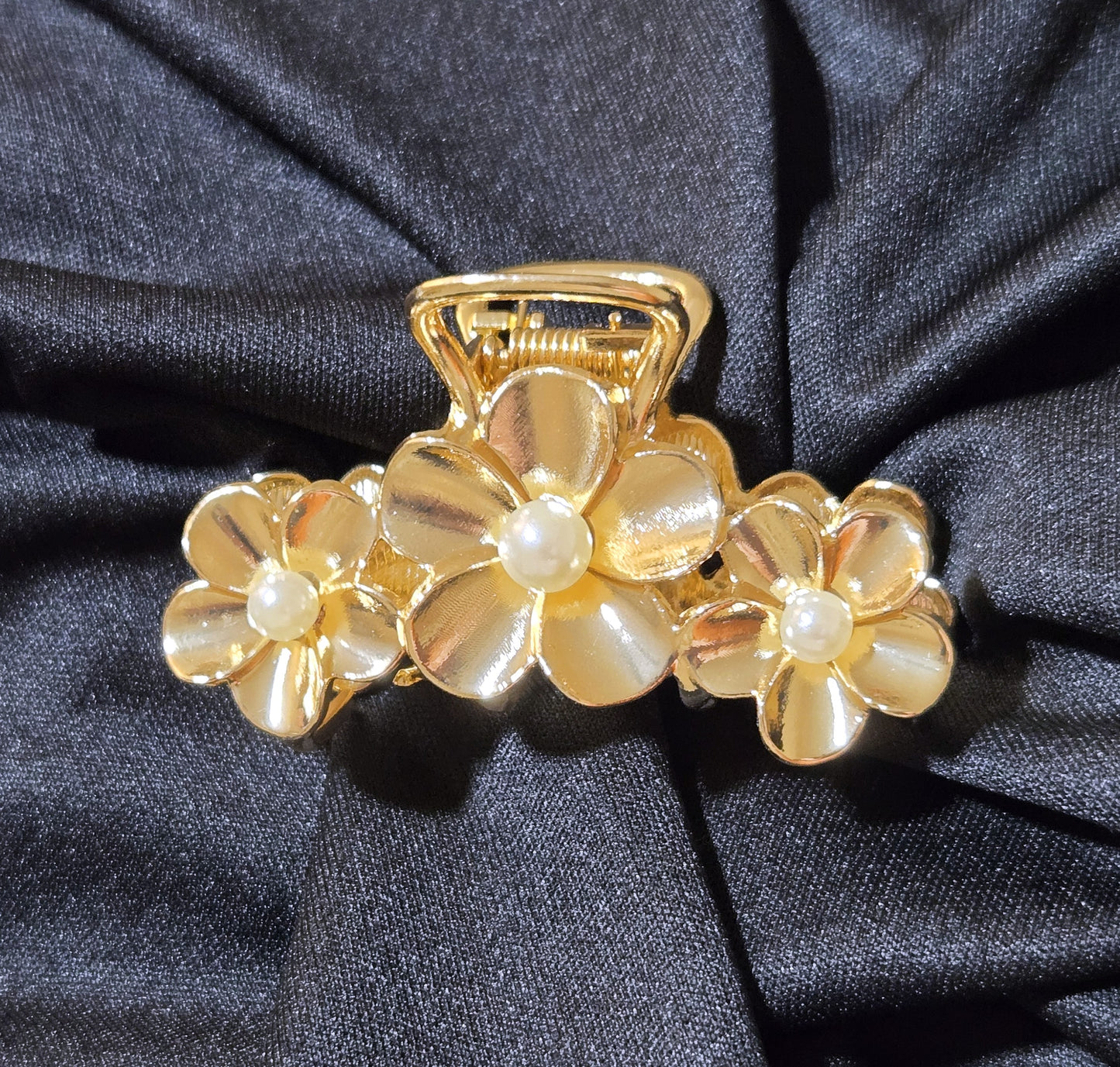 Pearl Blossom Hair Claw