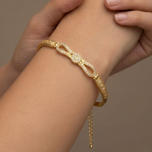 Gold Oval Sleek Chain Bracelet