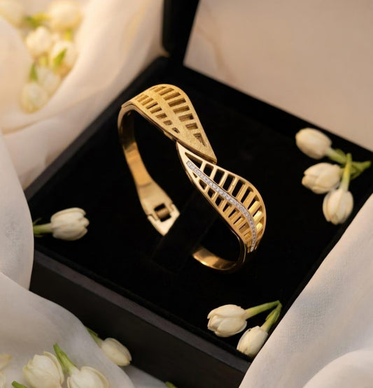 Gold Lattice Crystal Openable Bangle