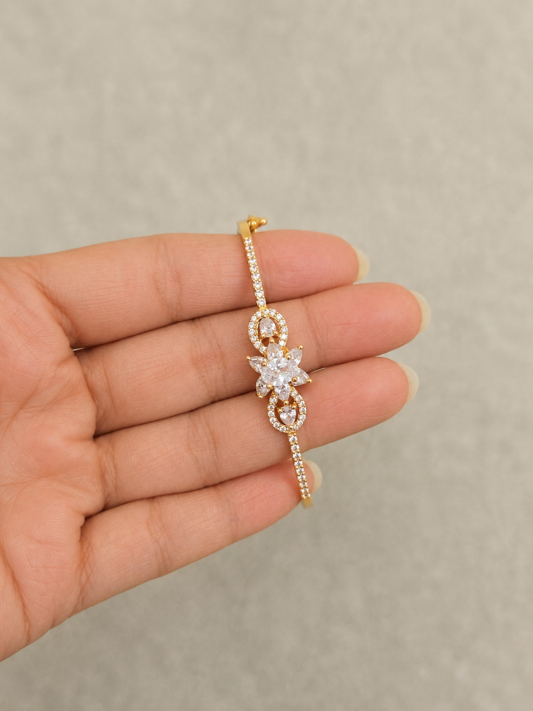Floral Crystal Openable Bracelet
