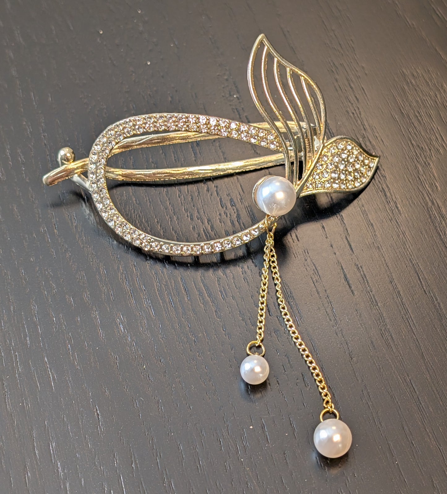 Golden Hair Clip with Fish Tail Design and Pearl Tassels