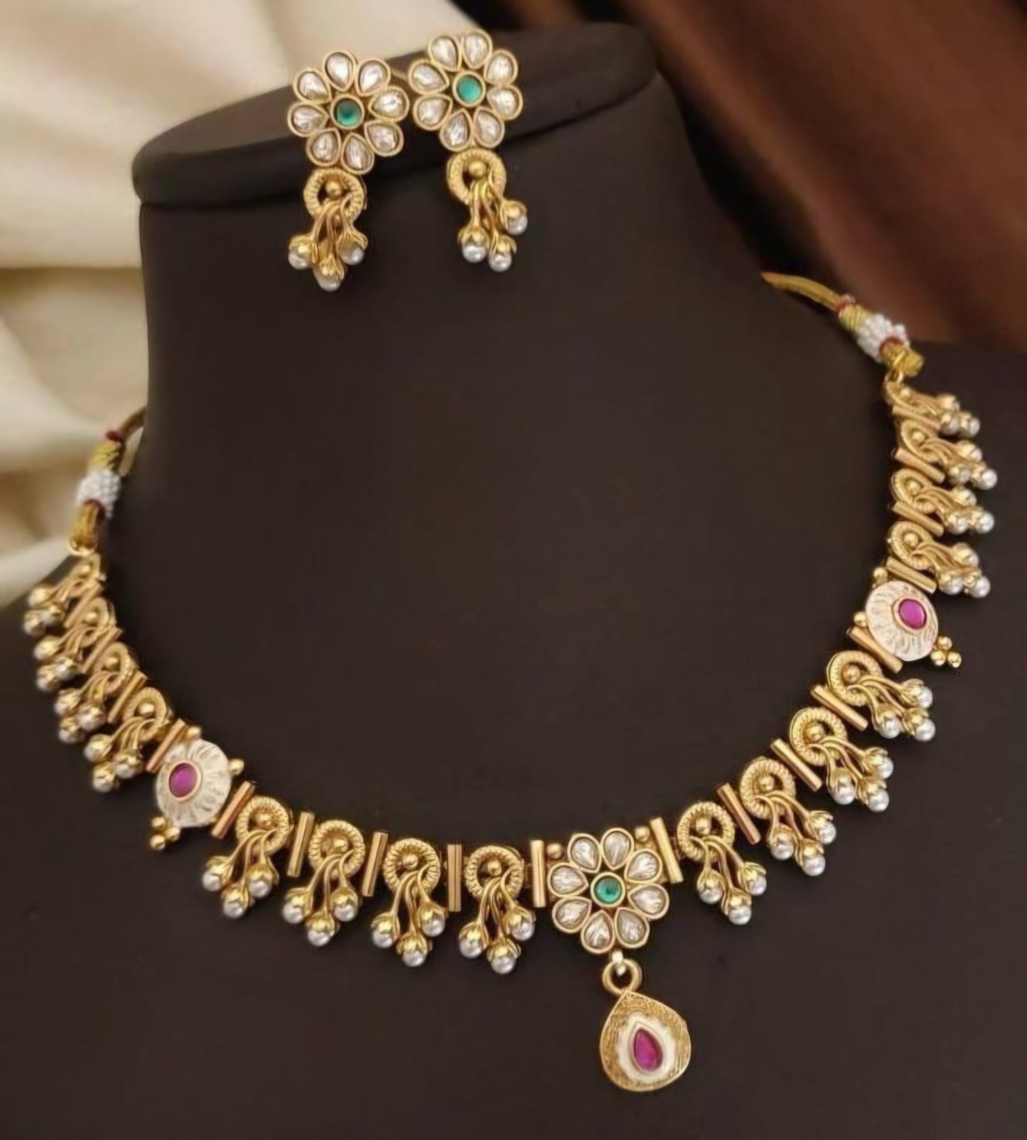 Gold Floral Kundan Necklace Set
