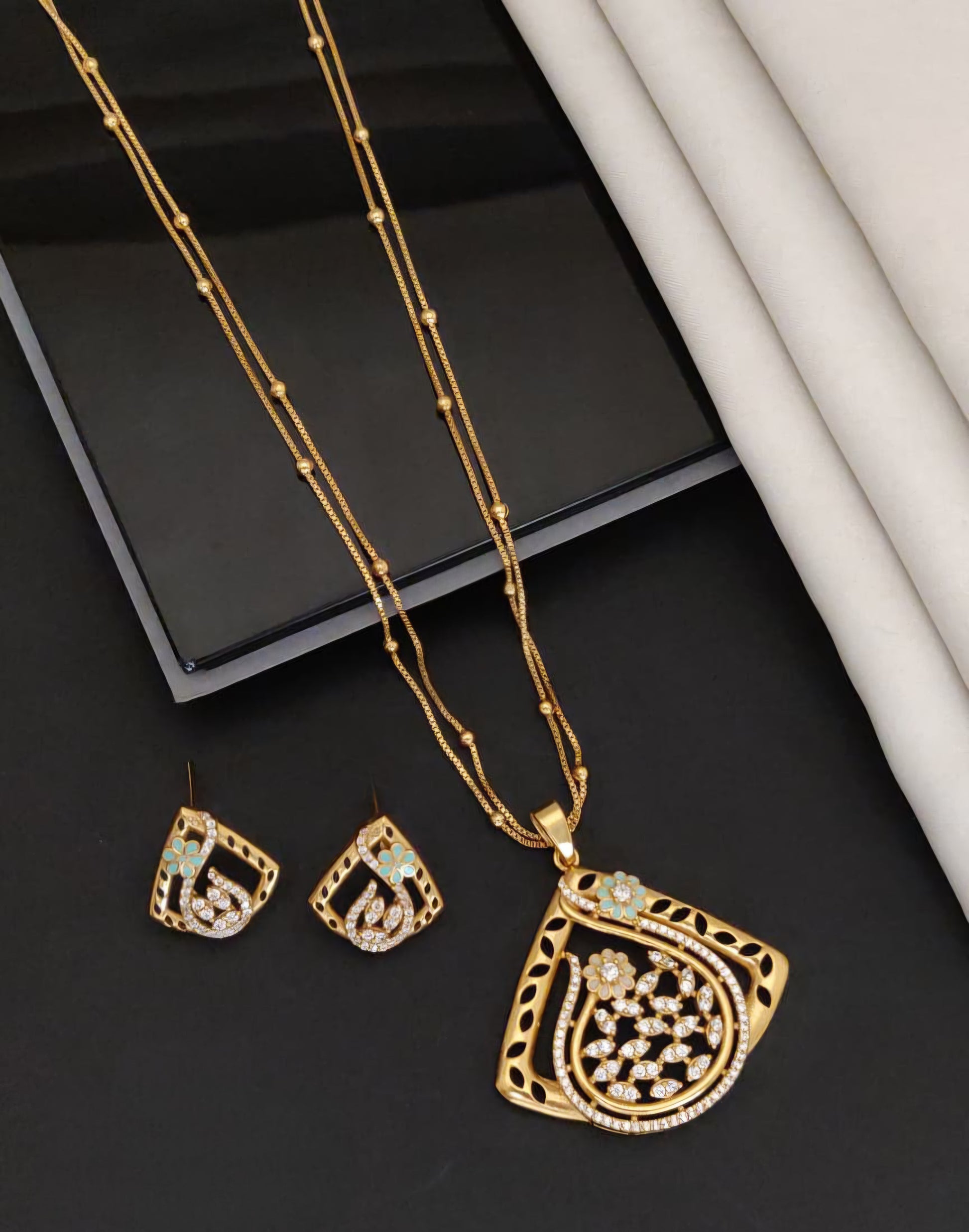 Leaf Floral Enamel Pendant Necklace Set