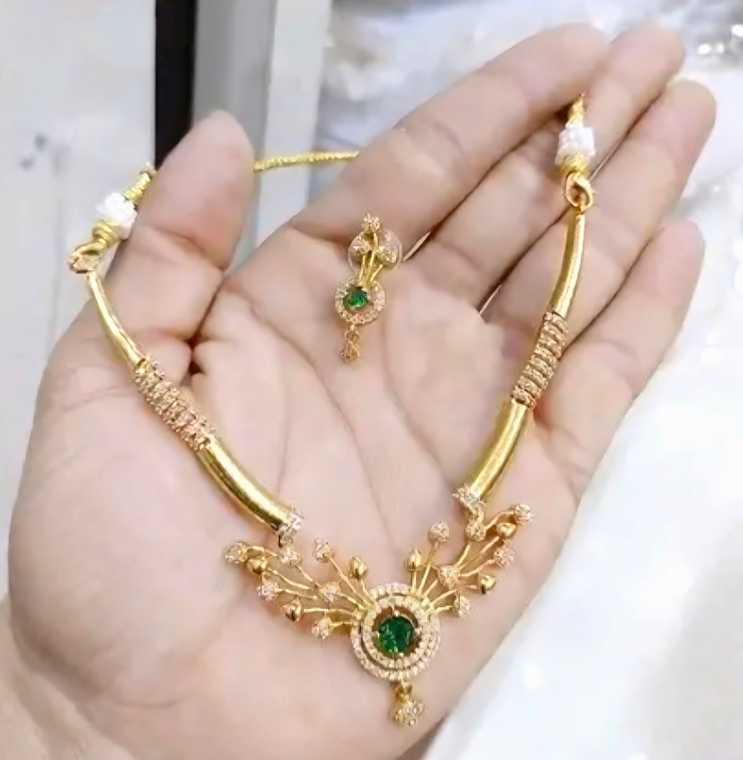 Emerald Radiance Statement Jewelry Set