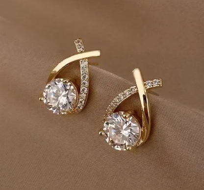 Minimal Gold Solitaire Everyday Studs