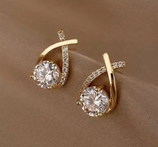 Minimal Gold Solitaire Everyday Studs