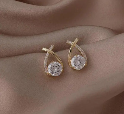 Minimal Gold Solitaire Everyday Studs